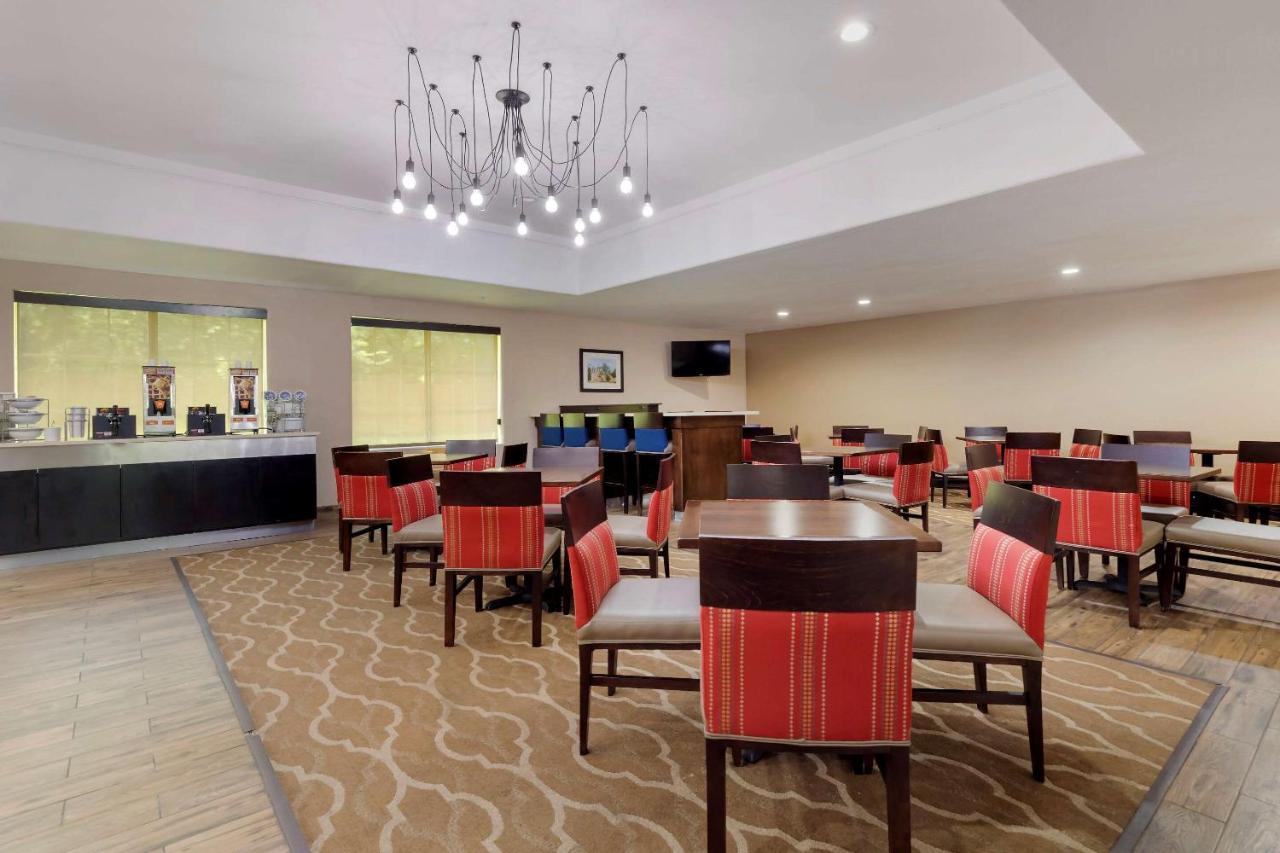 Comfort Inn & Suites Near Six Flags & Medical Center San Antonio Exterior foto