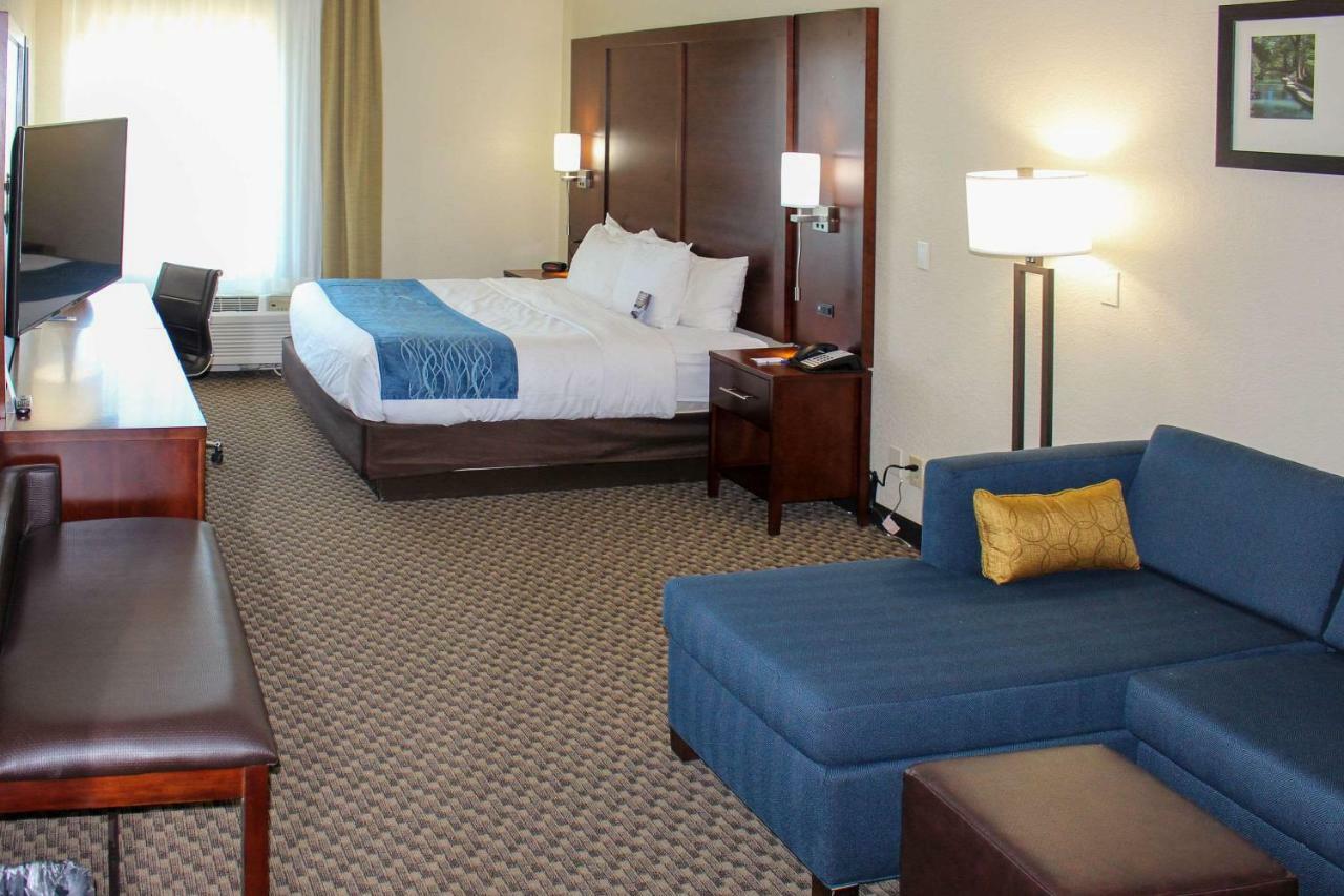 Comfort Inn & Suites Near Six Flags & Medical Center San Antonio Exterior foto